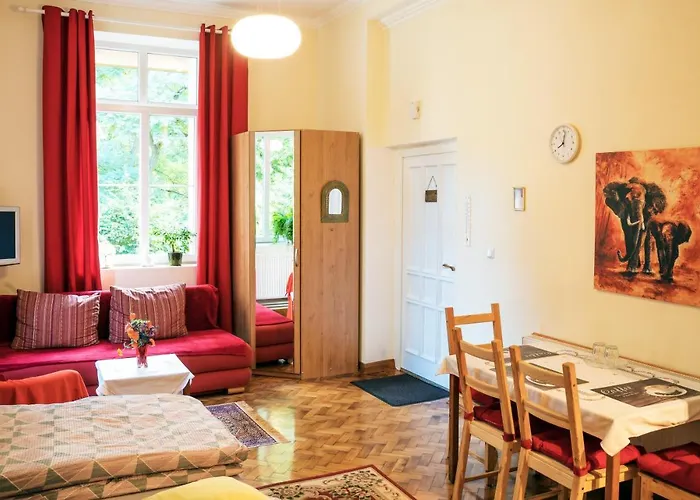 - Alojamento de Acomodação e Pequeno-almoço 3*